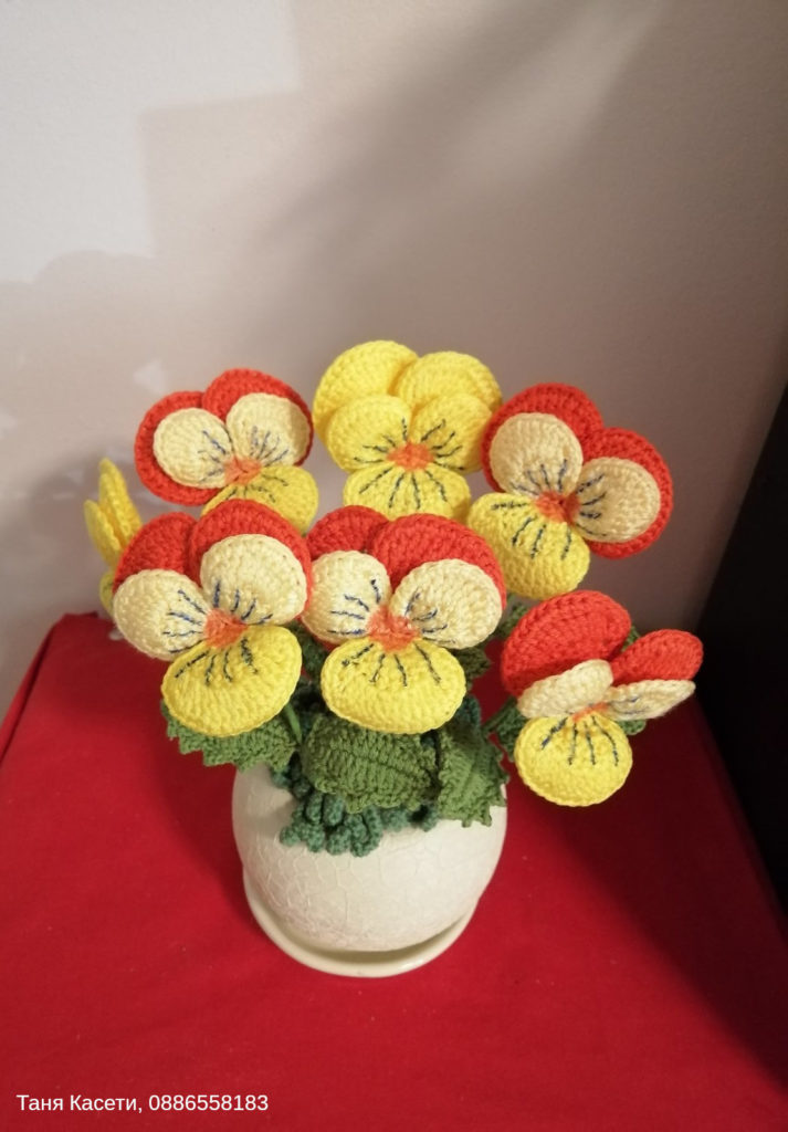 Изработка на плетени детски играчки и цветя